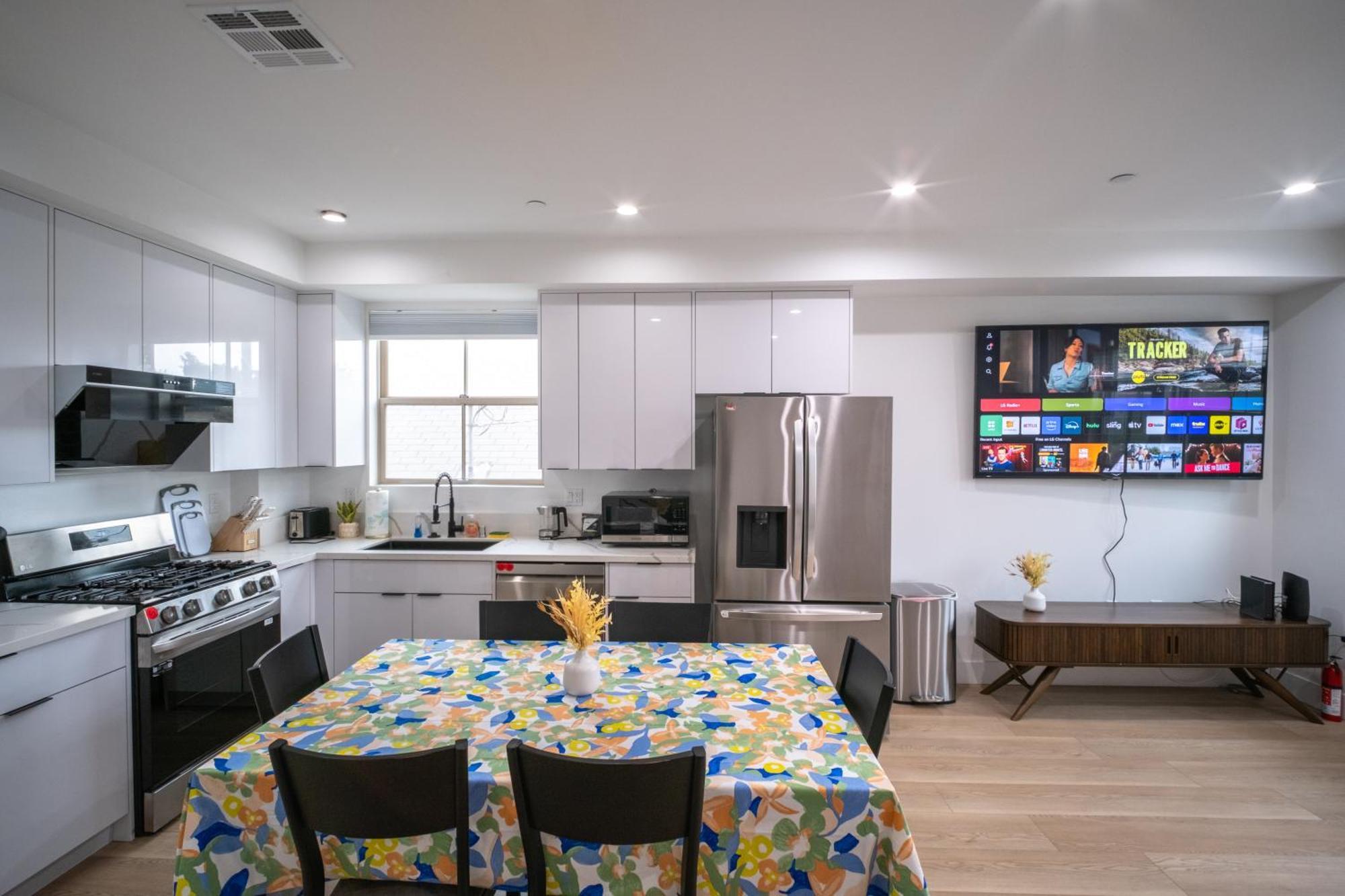 Stylish Private Room By Downtown La With Private Parking, Los Angeles