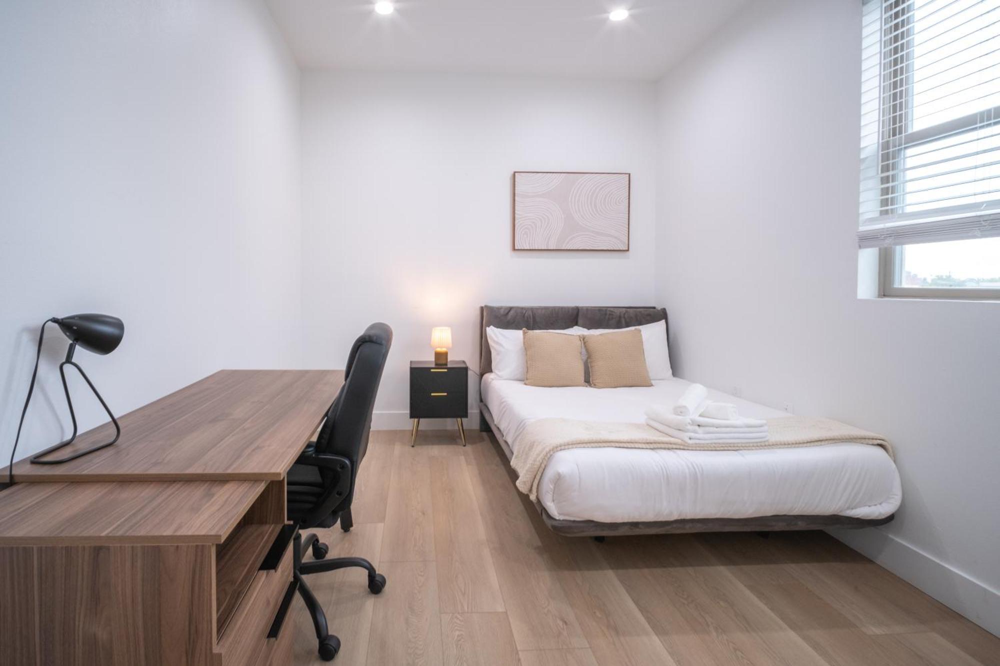 Stylish Private Room By Downtown La With Private Parking — Photos 2